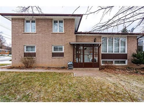 25 Blanche Court, Hamilton, ON - Indoor Photo Showing Living Room