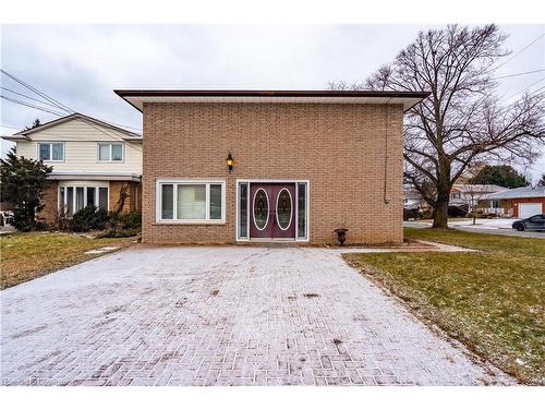 25 Blanche Court, Hamilton, ON - Indoor Photo Showing Living Room