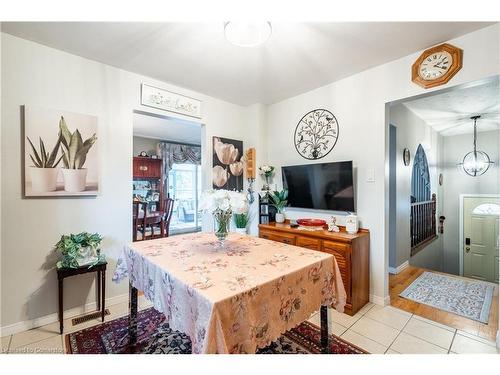 25 Blanche Court, Hamilton, ON - Indoor Photo Showing Dining Room