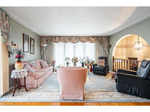 25 Blanche Court, Hamilton, ON - Indoor Photo Showing Living Room