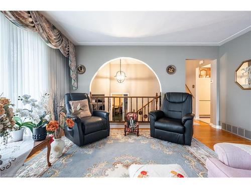 25 Blanche Court, Hamilton, ON - Indoor Photo Showing Living Room