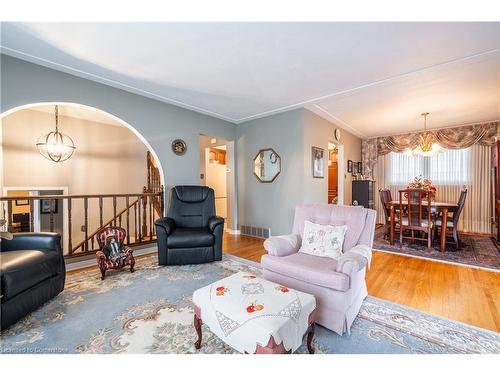 25 Blanche Court, Hamilton, ON - Indoor Photo Showing Living Room