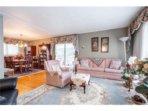 25 Blanche Court, Hamilton, ON - Indoor Photo Showing Living Room