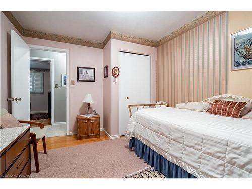 25 Blanche Court, Hamilton, ON - Indoor Photo Showing Bedroom