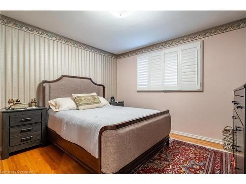 25 Blanche Court, Hamilton, ON - Indoor Photo Showing Bedroom