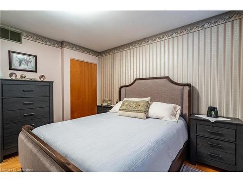 25 Blanche Court, Hamilton, ON - Indoor Photo Showing Bedroom