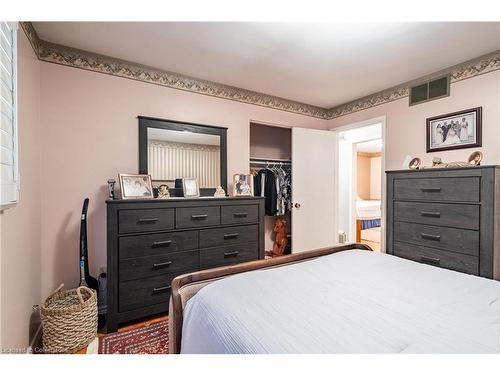 25 Blanche Court, Hamilton, ON - Indoor Photo Showing Bedroom