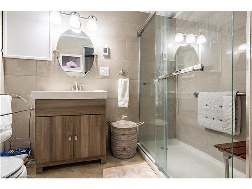 25 Blanche Court, Hamilton, ON - Indoor Photo Showing Bathroom