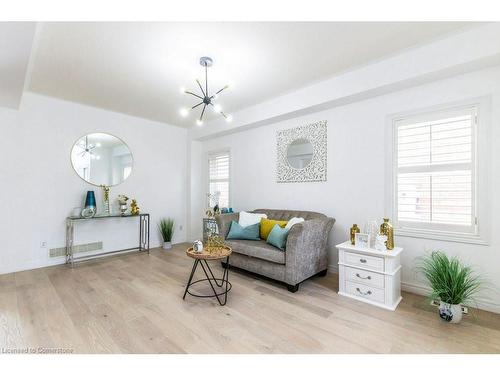 252 Thorner Drive, Hamilton, ON - Indoor Photo Showing Living Room