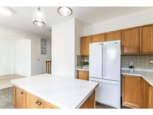 252 Thorner Drive, Hamilton, ON - Indoor Photo Showing Kitchen