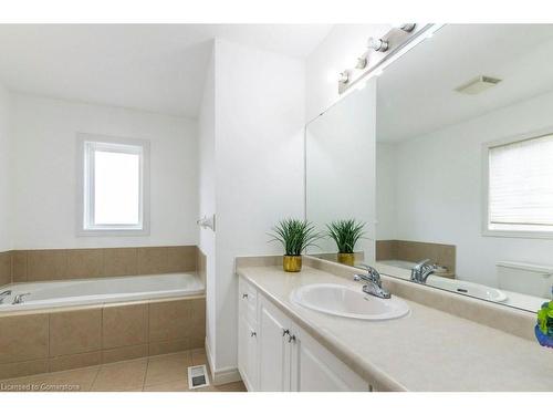 252 Thorner Drive, Hamilton, ON - Indoor Photo Showing Bathroom