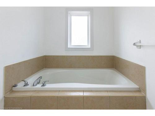 252 Thorner Drive, Hamilton, ON - Indoor Photo Showing Bathroom