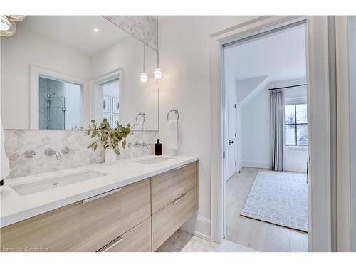 179 Douglas Avenue, Oakville, ON - Indoor Photo Showing Bathroom