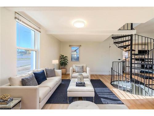 270 Metcalfe Street S, Simcoe, ON - Indoor Photo Showing Living Room