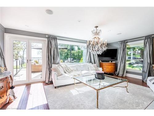 607 Edgewater Crescent, Burlington, ON - Indoor Photo Showing Living Room