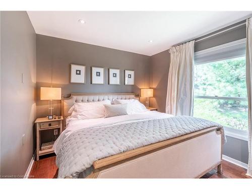 607 Edgewater Crescent, Burlington, ON - Indoor Photo Showing Bedroom