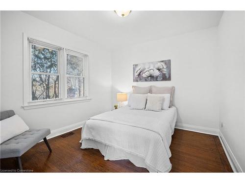 1053 Helena Street, Burlington, ON - Indoor Photo Showing Bedroom