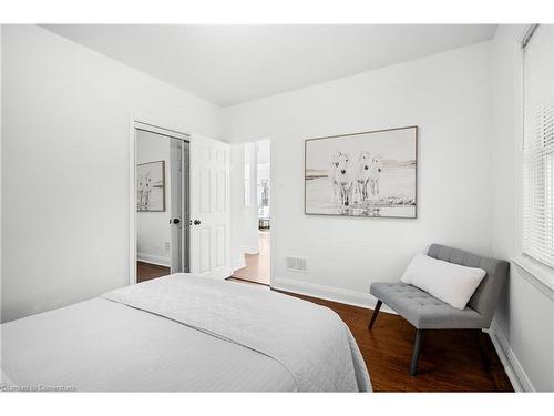 1053 Helena Street, Burlington, ON - Indoor Photo Showing Bedroom