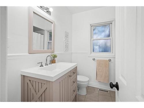 1053 Helena Street, Burlington, ON - Indoor Photo Showing Bathroom