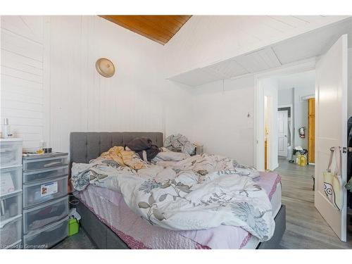 147 Elgin Street, Hamilton, ON - Indoor Photo Showing Bedroom