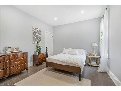 147 Elgin Street, Hamilton, ON - Indoor Photo Showing Bedroom