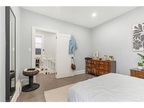 147 Elgin Street, Hamilton, ON - Indoor Photo Showing Bedroom