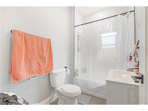 147 Elgin Street, Hamilton, ON - Indoor Photo Showing Bathroom