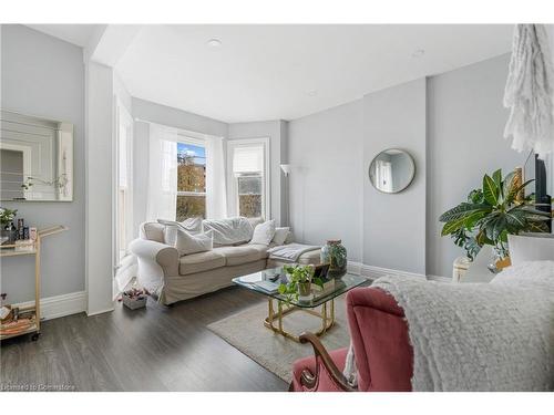 147 Elgin Street, Hamilton, ON - Indoor Photo Showing Living Room