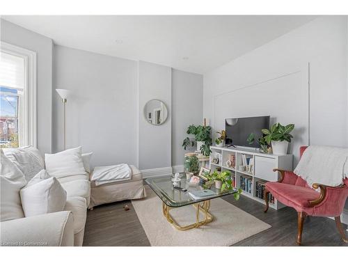 147 Elgin Street, Hamilton, ON - Indoor Photo Showing Living Room