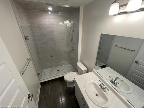 103-128 Grovewood Common, Oakville, ON - Indoor Photo Showing Bathroom