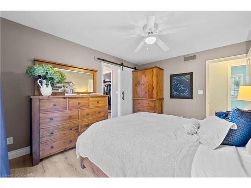 11616 Elizabeth Crescent, Wainfleet, ON - Indoor Photo Showing Bedroom