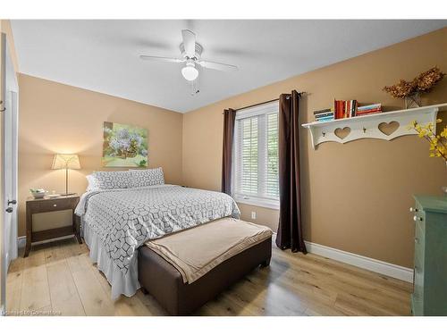 11616 Elizabeth Crescent, Wainfleet, ON - Indoor Photo Showing Bedroom