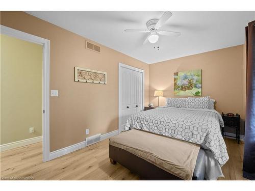 11616 Elizabeth Crescent, Wainfleet, ON - Indoor Photo Showing Bedroom