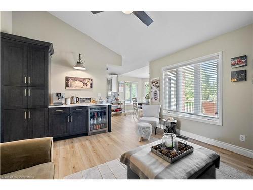 11616 Elizabeth Crescent, Wainfleet, ON - Indoor Photo Showing Living Room