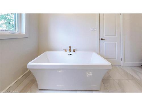 57 Eleanor Avenue, Hamilton, ON - Indoor Photo Showing Bathroom