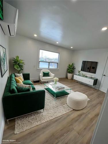 489 Concession Street, Hamilton, ON - Indoor Photo Showing Living Room