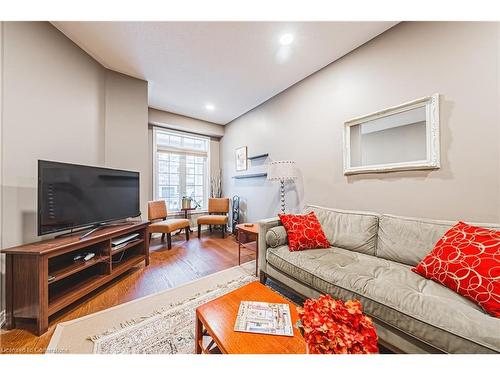 65 Glendarling Crescent, Hamilton, ON - Indoor Photo Showing Living Room