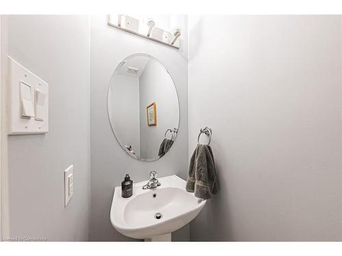 65 Glendarling Crescent, Hamilton, ON - Indoor Photo Showing Bathroom