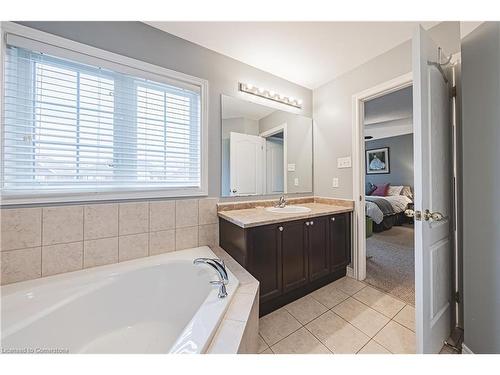 65 Glendarling Crescent, Hamilton, ON - Indoor Photo Showing Bathroom