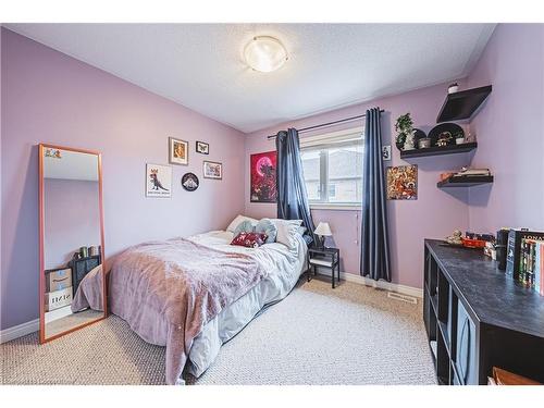 65 Glendarling Crescent, Hamilton, ON - Indoor Photo Showing Bedroom