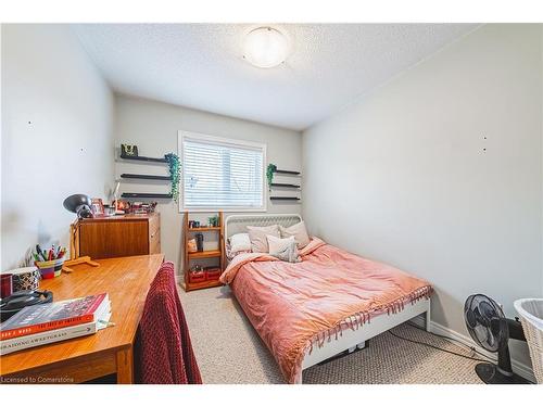 65 Glendarling Crescent, Hamilton, ON - Indoor Photo Showing Bedroom