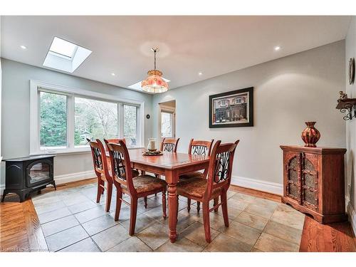 335 Carey Court, Oakville, ON - Indoor Photo Showing Dining Room