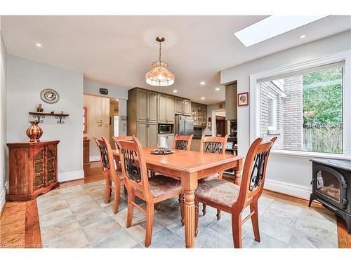 335 Carey Court, Oakville, ON - Indoor Photo Showing Dining Room