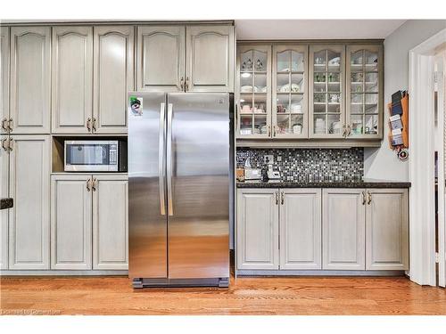 335 Carey Court, Oakville, ON - Indoor Photo Showing Kitchen