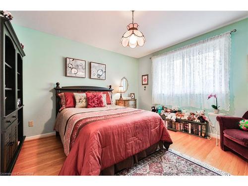 335 Carey Court, Oakville, ON - Indoor Photo Showing Bedroom