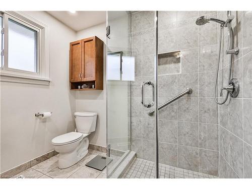 335 Carey Court, Oakville, ON - Indoor Photo Showing Bathroom