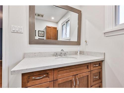 335 Carey Court, Oakville, ON - Indoor Photo Showing Bathroom