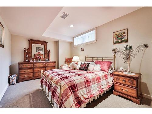 335 Carey Court, Oakville, ON - Indoor Photo Showing Bedroom