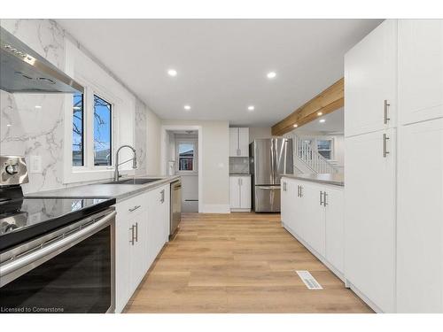 11 Albina Street, Welland, ON - Indoor Photo Showing Kitchen With Upgraded Kitchen