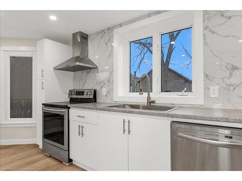 11 Albina Street, Welland, ON - Indoor Photo Showing Kitchen